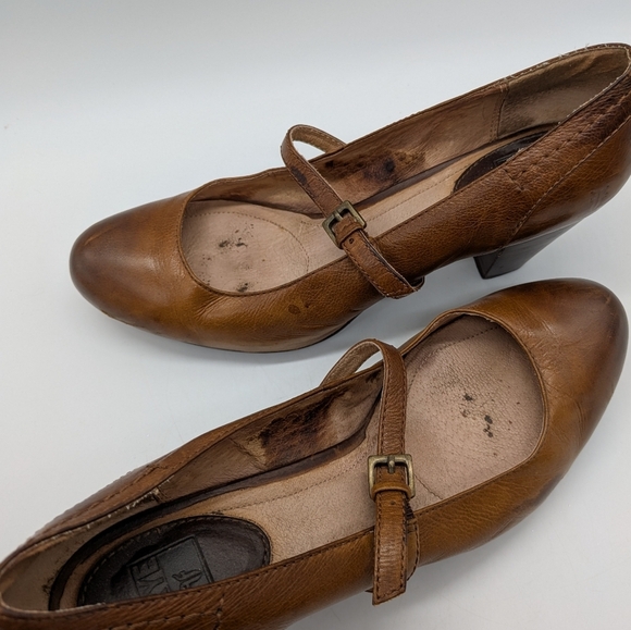 Frye Lois Brown Letter Block Heel 10 - Picture 9 of 13